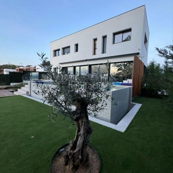 Foto ea0d0eac-d91b-48de-90ea-166c044ca9dc. Casa amb aparcament a Montilivi Girona