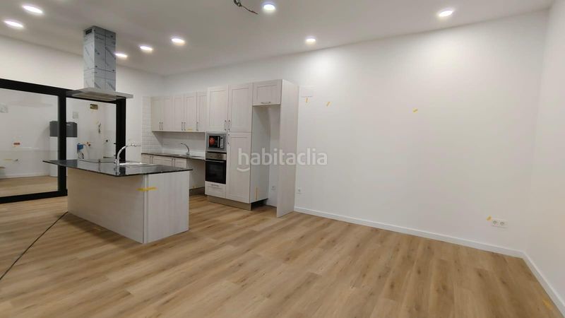 Foto ba5a3afe-5e83-440e-b337-8d853aeddbee. Planta baixa amb aparcament a Eixample Sud-Migdia Girona