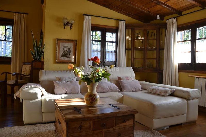 Foto c6bd4d1a-17a4-45a1-8b2c-d323f67f0d3f. Local comercial a Peralada