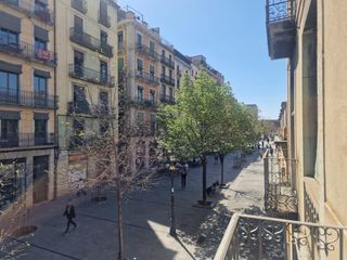 Piso  Rambla llibertat. Espectacular piso en la rambla de girona con vistas al rio
