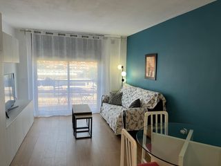 Lloguer Pis a Eixample Nord. Fantástico piso de una habitación junto a la estación de tren de