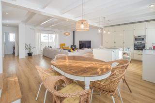 Building in Pere Garau. Edificio de 337 m2 con local y vivienda dúplex en palma, ampliab