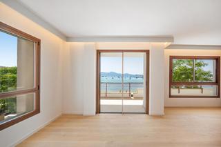 Appartement in Port de Pollença. Apartamento reformado de 179 m2 en 1a línea de mar en port de po