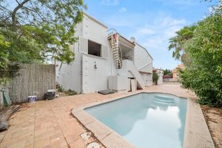 Maison  Dels garrovers. Villa de 322 m2 en bonaire, alcudia, con piscina