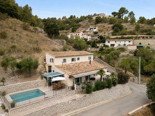 House in Puigpunyent. Casa de 235 m2 en galilea, puigpunyent, con licencia para piscin