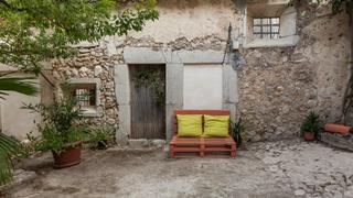 Casa adossada a Selva. Casa en moscari para reformar con vistas y jardín