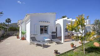 Maison à Port d´Alcúdia-Platja dÁlcúdia. Villa renovada de 125 m2 en puerto alcudia