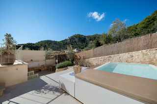 Casa adossada a Selva. Casa reformada con etv en caimari de 201 m2 con piscina
