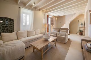 Casa adossada a Selva. Casa reformada con etv en caimari de 201 m2 con piscina