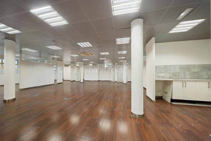 Foto 1858e687-8a44-4f4f-b8f8-eb8b3dc01a74. Alquiler local comercial gran local comercialoficina de 317 m2 en Palma de Mallorca