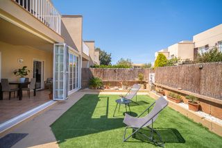 Casa adosada en Port d´Alcúdia-Platja dÁlcúdia. Adosado de 148m2 en port dalcúdia con piscina comunitaria y park