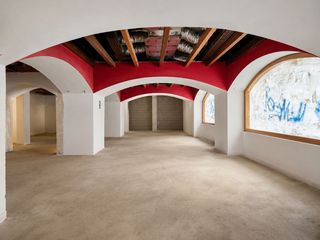 Lloguer Local Comercial a La Llotja-Born. Local de 656 m2 en 1ª línea de mar en portitxol, palma de mallor