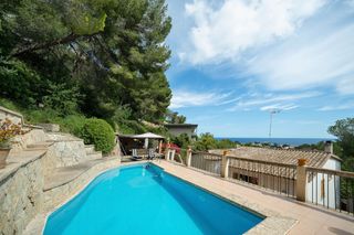 Maison à Costa d´en Blanes. Villa de 225 m2 en costa den blanes con vistas al mar, piscina y
