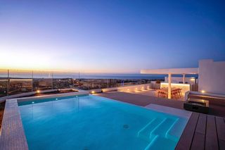 Attico in La Quinta. Ático de obra nueva de lujo en marbella, con piscina privada