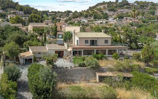 Casa a Puigpunyent. Solar plurifamiliar en galilea con vistas al mar y casa a reform