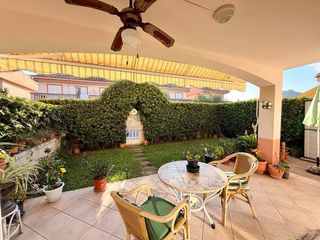Casa adosada en Port d´Alcúdia-Platja dÁlcúdia. Adosado de 123 m2 en port dalcúdia con piscina comunitaria