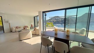 Apartament a Port D´Andratx. Apartamento en 1a línea de mar en port andratx con piscina