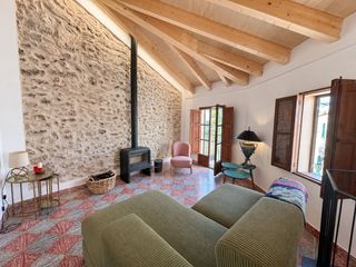 Reihenhaus in Llubí. Casa reformada de 152 m2 en llubí con garaje y terraza en la azo