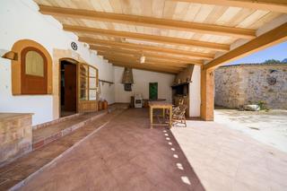 Country house in Sant Joan. 390 m2 finca legalizada en sant joan con licencia para hacer pis