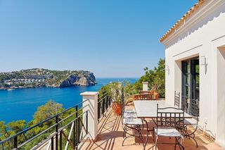 Casa a Port D�Andratx. Villa de 321 m2 en 1� l�nea de mar en puerto andratx