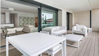 Rent Apartment in Port de Pollença. Planta baja de 128 m2 en puerto pollensa en 1a línea de mar con