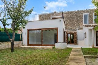 Casa adossada a Campanet. Casa histórica reformada de 233 m2 en campanet con piscina y jar