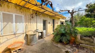 Semi detached house in Costitx. Casa de 274 m2 en costitx a reformar con gran jardín y garaje