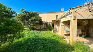 Casa adossada a Costitx. Casa de 274 m2 en costitx a reformar con gran jardín y garaje
