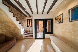Casa adossada a Ciutat d´Alcúdia. Casa reformada de 167 m2 con terraza en alcudia