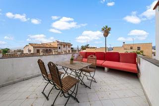 Casa adossada a Ciutat d´Alcúdia. Casa reformada de 167 m2 con terraza en alcudia