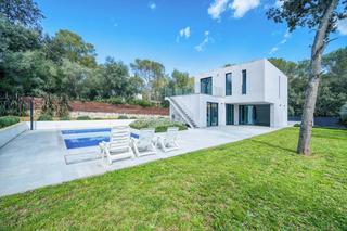 Casa a Sa Pobla. Villa de obra nueva en crestatx con 183 m2 y piscina