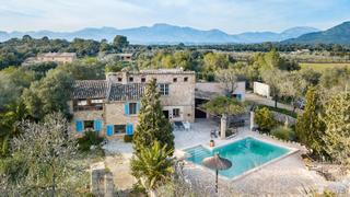 Country house in Zona Periurbana. Finca histórica de 446 m2 en inca con 2 casitas de invitados
