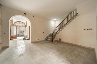 Casa adossada a Santa Margalida Poble. Casa de 333 m2 en santa margalida con 3 viviendas independientes
