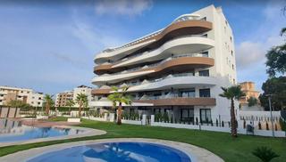 Appartement à Sant Llorenç des Cardassar. Planta baja de 238 m2 con jardín, 2 parkings y trastero en sa co