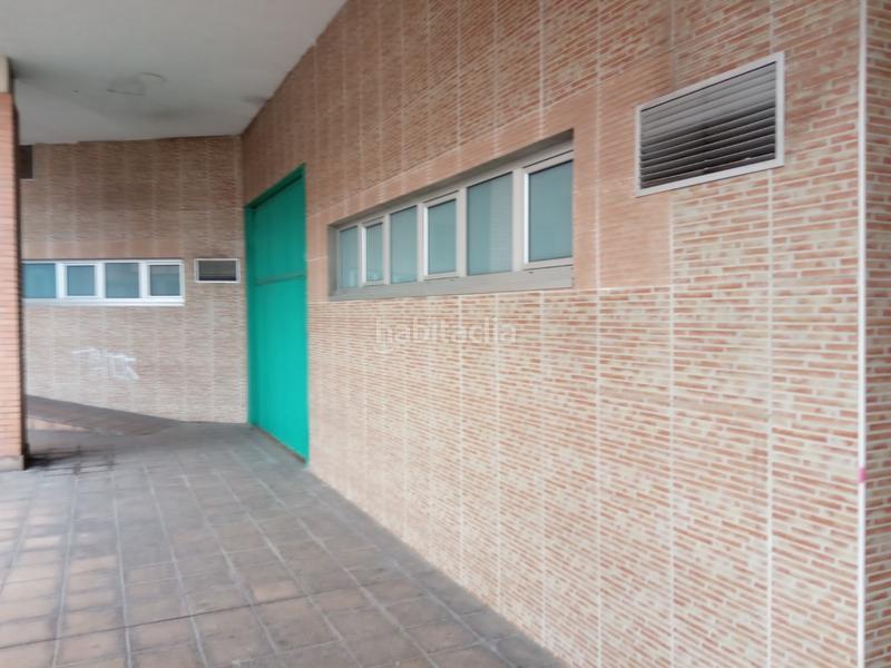 Foto f301010f-db8f-432c-b2bd-3872ef87ca3e. Lloguer local comercial a El Natahoyo Gijón