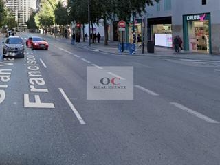 Lloguer Local Comercial  N/a. Local en alquiler en gran va