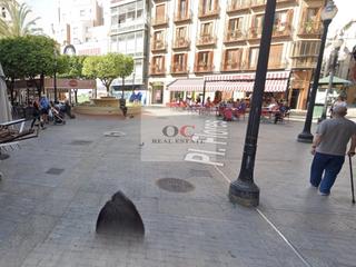Lloguer Local Comercial  N/a. Local comercial en alquiler en plaza de las flores