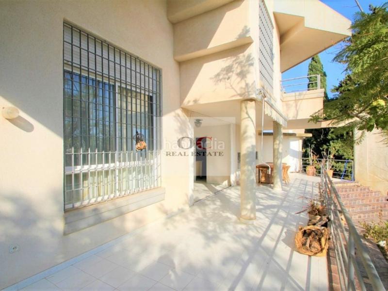 Foto c0b6f414-f763-444a-a21a-8743b04a31a4. Xalet amb aparcament a Campoamor Orihuela