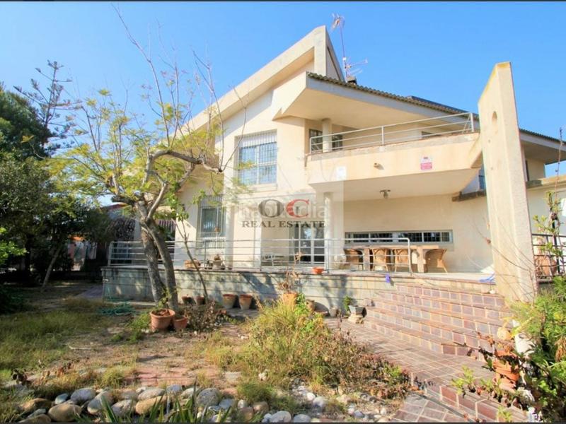 Foto f37e2639-166f-424d-93ad-c580e9c63f3d. Xalet amb aparcament a Campoamor Orihuela