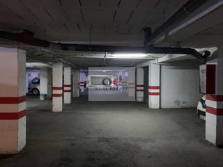 Aparcament cotxe  N/a. Local comercial a pie de calle y sótano con 10 plazas de aparcam