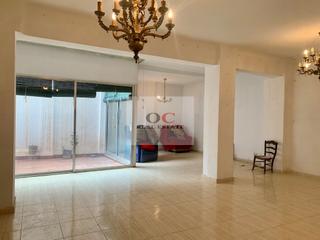 Pis a Santa Catalina - San Bartolomé. Piso de 4 dormitorios con patio privado.