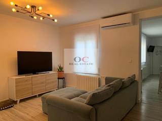 Casa a Santiago el Mayor. Vivienda de 4 dormitorios de dos alturas con terraza en santiago
