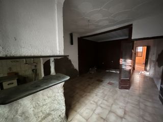 Casa adosada  Carrer vendrell. Casa con jardín para reformar, en el centro de manlleu