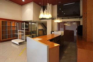 Casa adosada  Carrer nou. Habitatge amb negoci a torelló