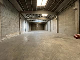 Industrial building in Manlleu. Nau industrial de 670 m2