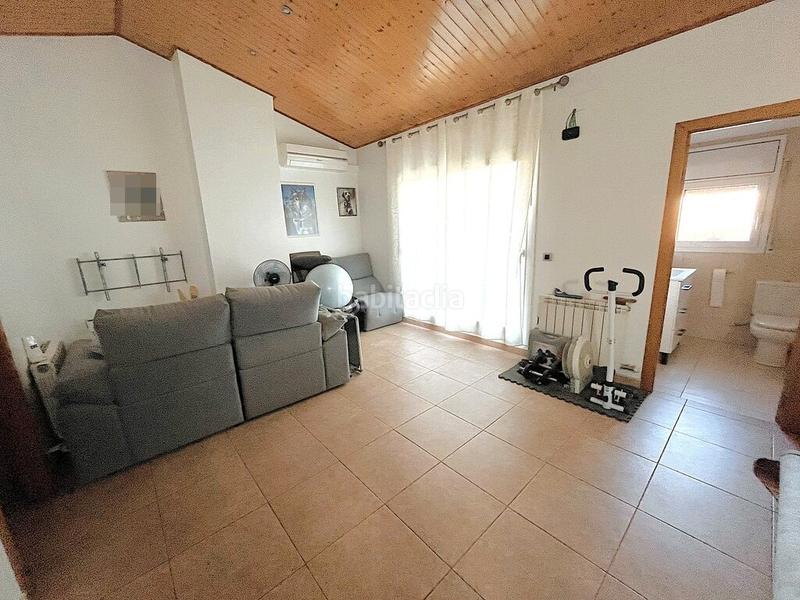 Foto 1e814684-6fa4-468c-9332-c7edfbcea877. Casa a schiera con camino riscaldamento parcheggio in Manlleu