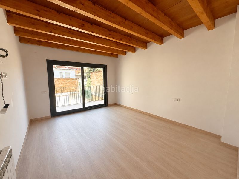 Foto 13bcada7-acea-4aa9-8211-33603d289a40. Casa adossada amb calefacció aparcament a Manlleu