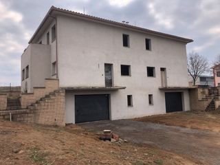 Casa pareada en Roda de Ter. Casa pareada con 4 habitaciones con parking, calefacción y vista