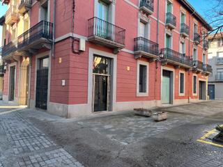 Location Local commercial à Plaça quintana 3. Local comercial al centre de manlleu