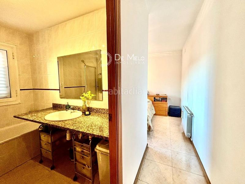 Foto 2a3b4acc-6f73-430f-85d5-2e3f8cf7fa89. Casa amb calefacció aparcament a Centre Sant Boi de Llobregat